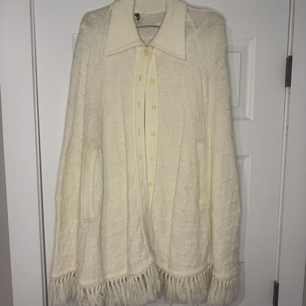 VTG  70’S BOHO HIPPIE*OFF WHITE FRINGE CAPE PONCHO BUTTON CARDIGAN SWEATER